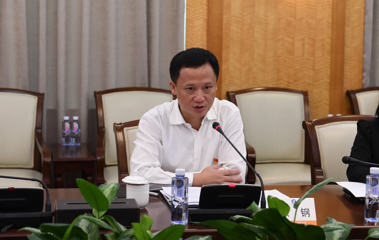 以主题教育为契机,推动盐田港集团发展更上台阶