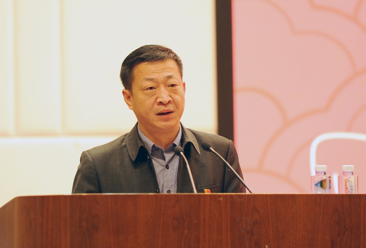 孙波:打造新时代忠诚干净担当的高素质干部队伍 集团董事长孙波以《逐